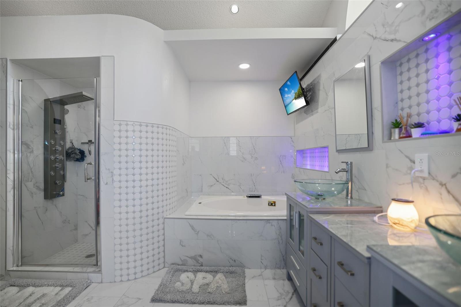 Image 6 of 46 For 13528 Woodside Drive