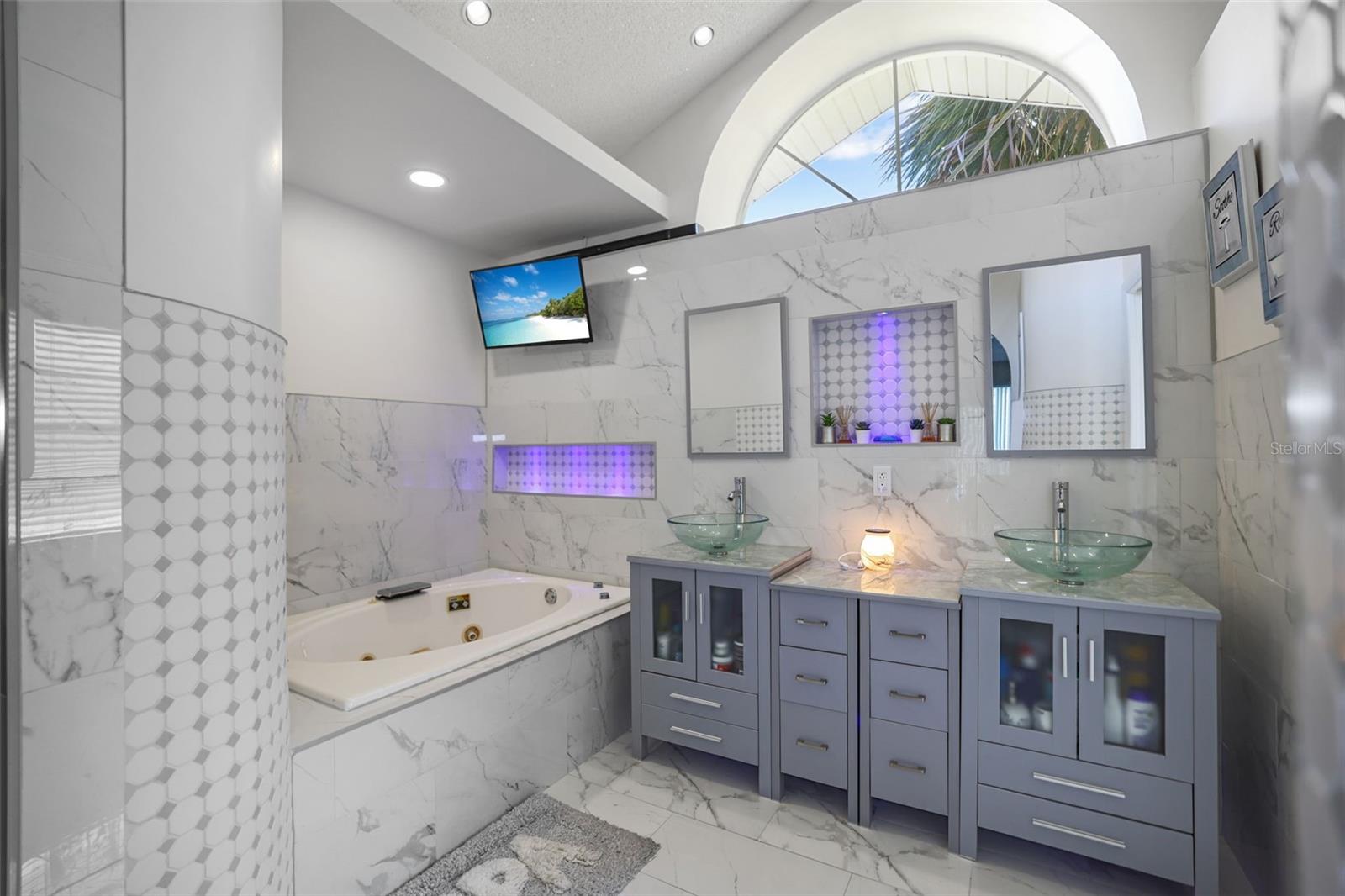 Image 7 of 46 For 13528 Woodside Drive