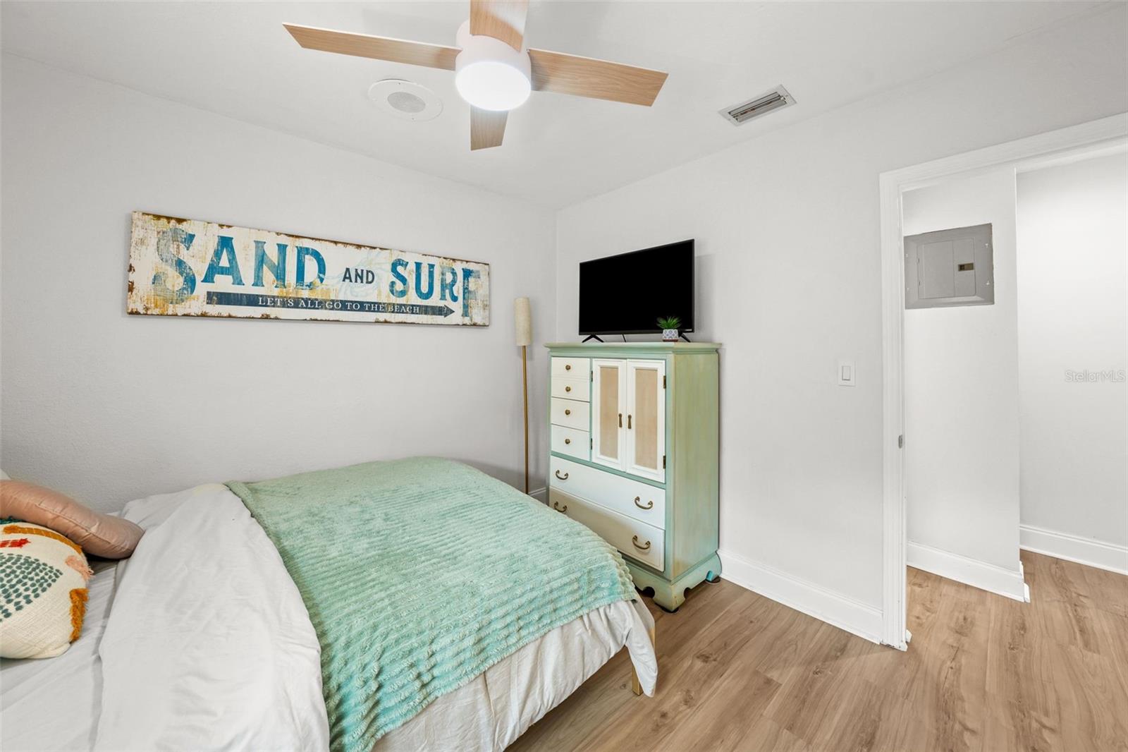 Image 12 of 43 For 4013 Waterman Avenue