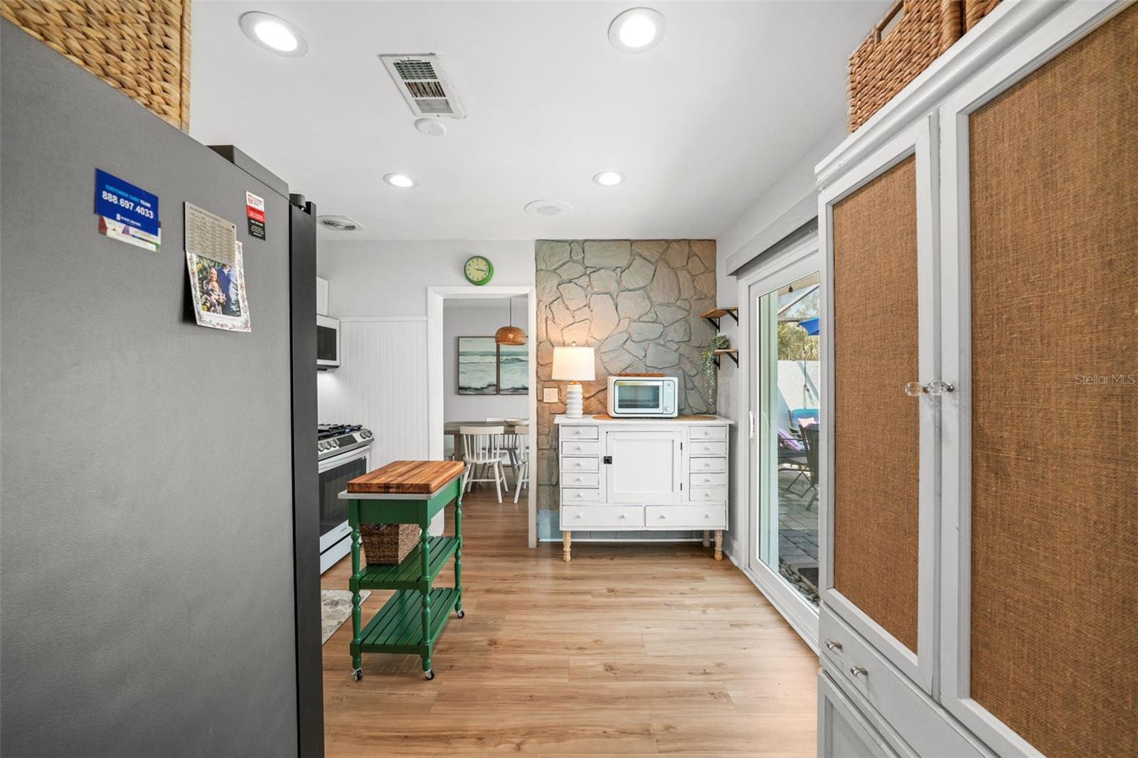 Image 18 of 43 For 4013 Waterman Avenue