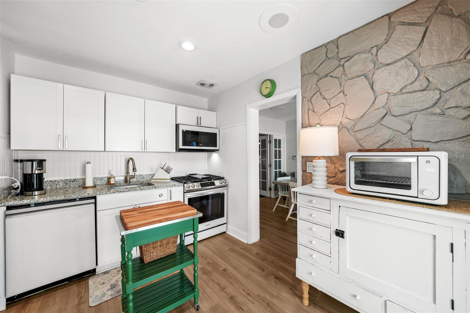 Image 19 of 43 For 4013 Waterman Avenue