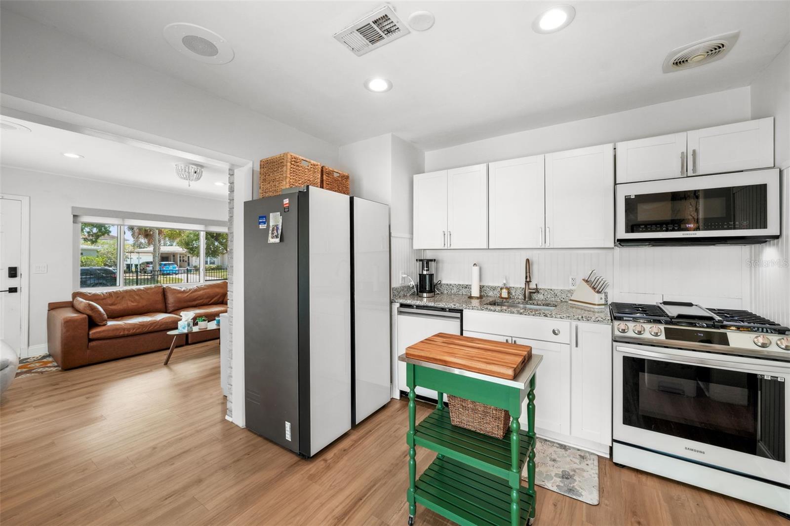 Image 20 of 43 For 4013 Waterman Avenue