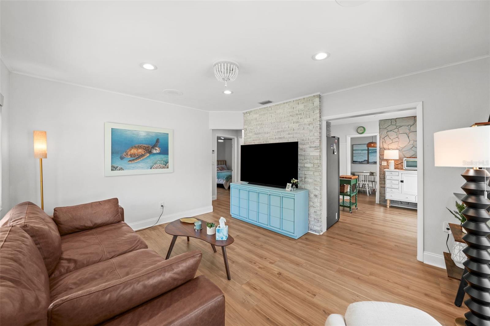 Image 5 of 43 For 4013 Waterman Avenue