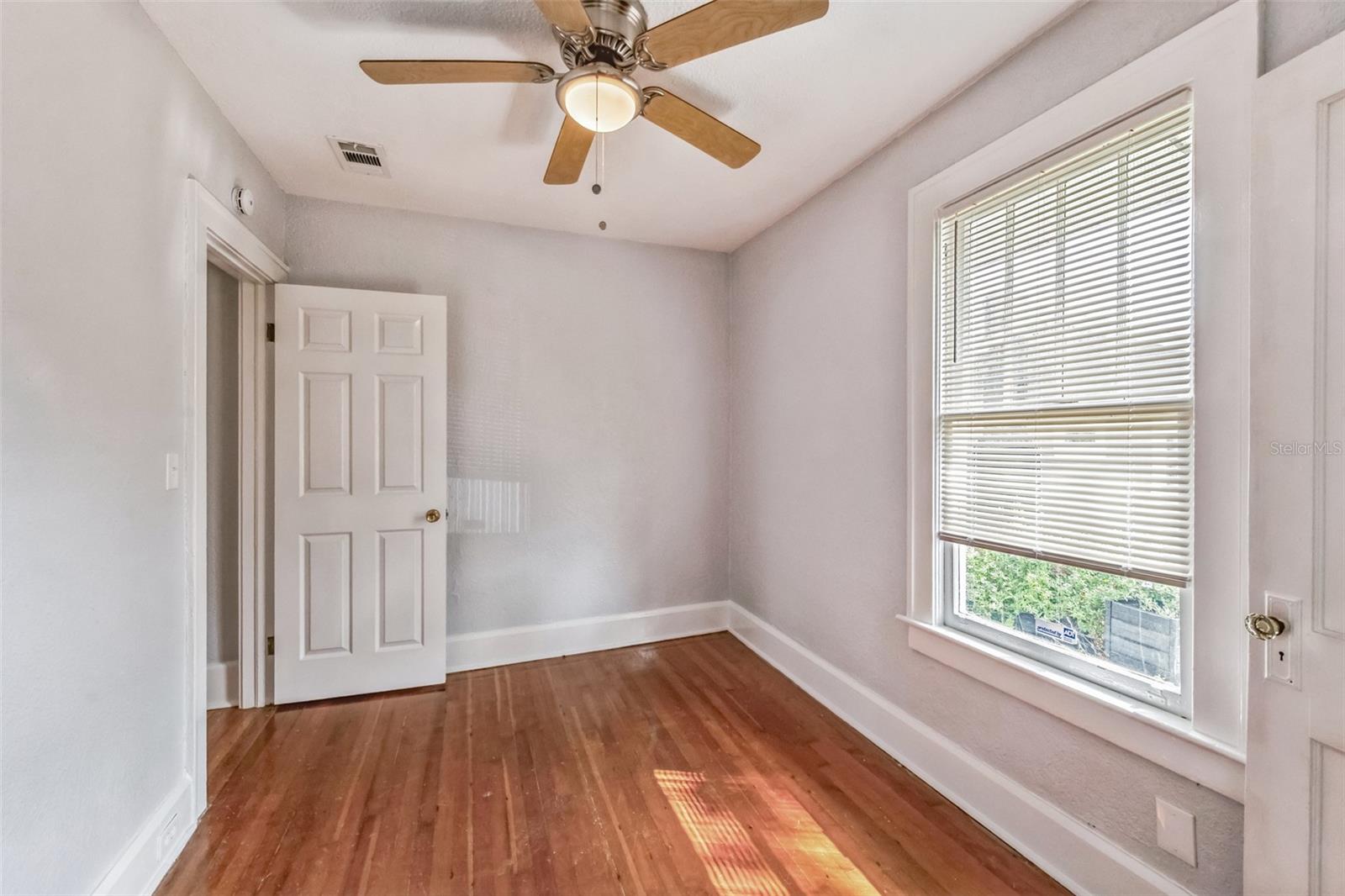 Image 12 of 16 For 2158 6th Avenue N
