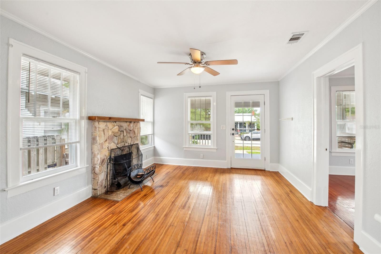 Image 3 of 16 For 2158 6th Avenue N