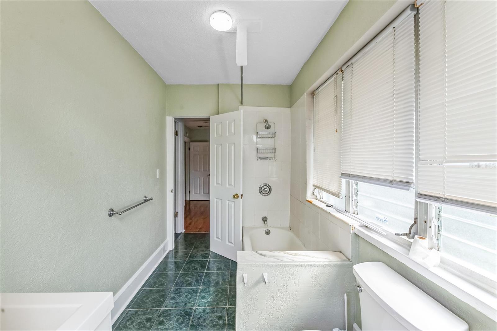 Image 7 of 16 For 2158 6th Avenue N