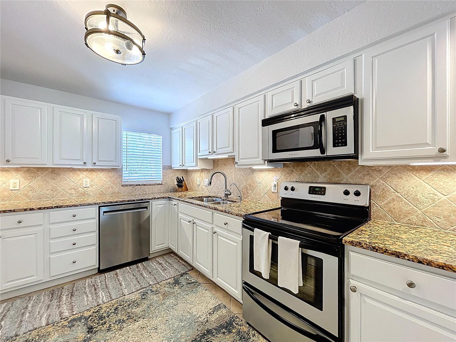 Image 7 of 36 For 2675 St Josephs Drive E C