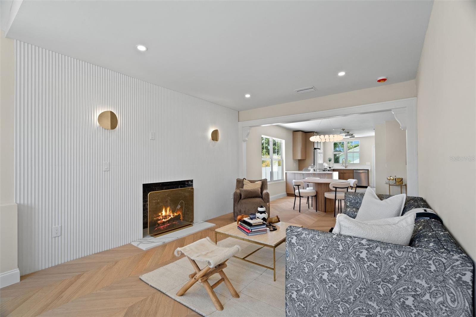 Listing photo id 8 for 422 24th Street N