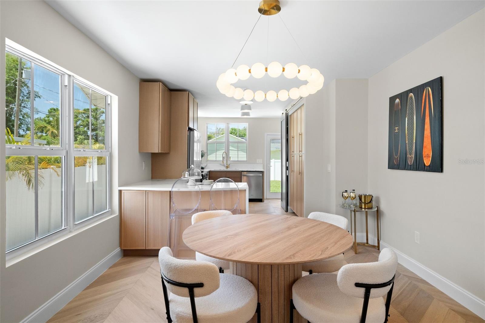 Listing photo id 9 for 422 24th Street N