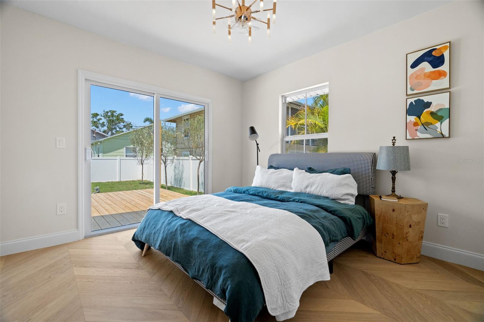 Listing photo id 17 for 422 24th Street N