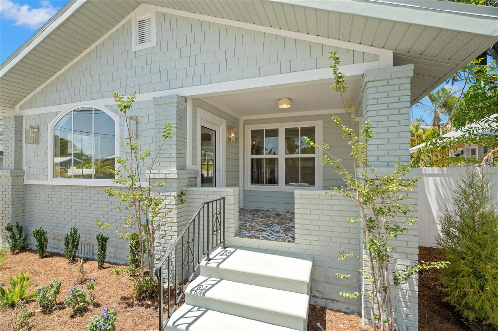 Listing photo id 0 for 422 24th Street N