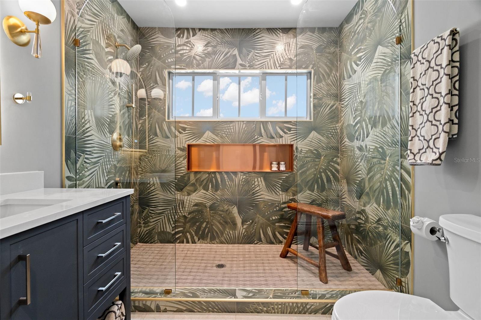 Listing photo id 21 for 422 24th Street N
