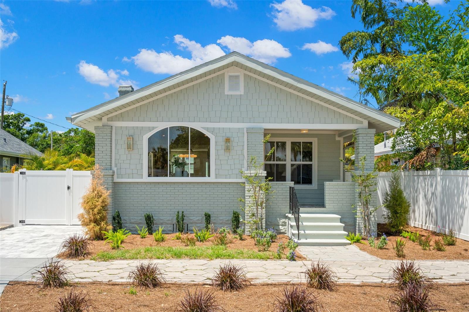 Listing photo id 1 for 422 24th Street N