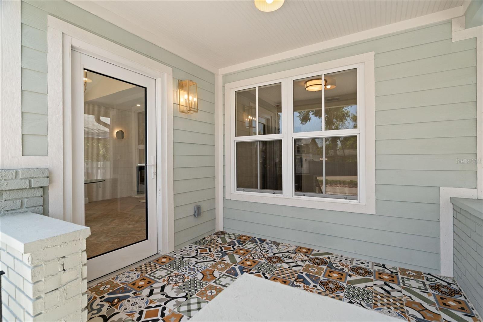 Listing photo id 4 for 422 24th Street N