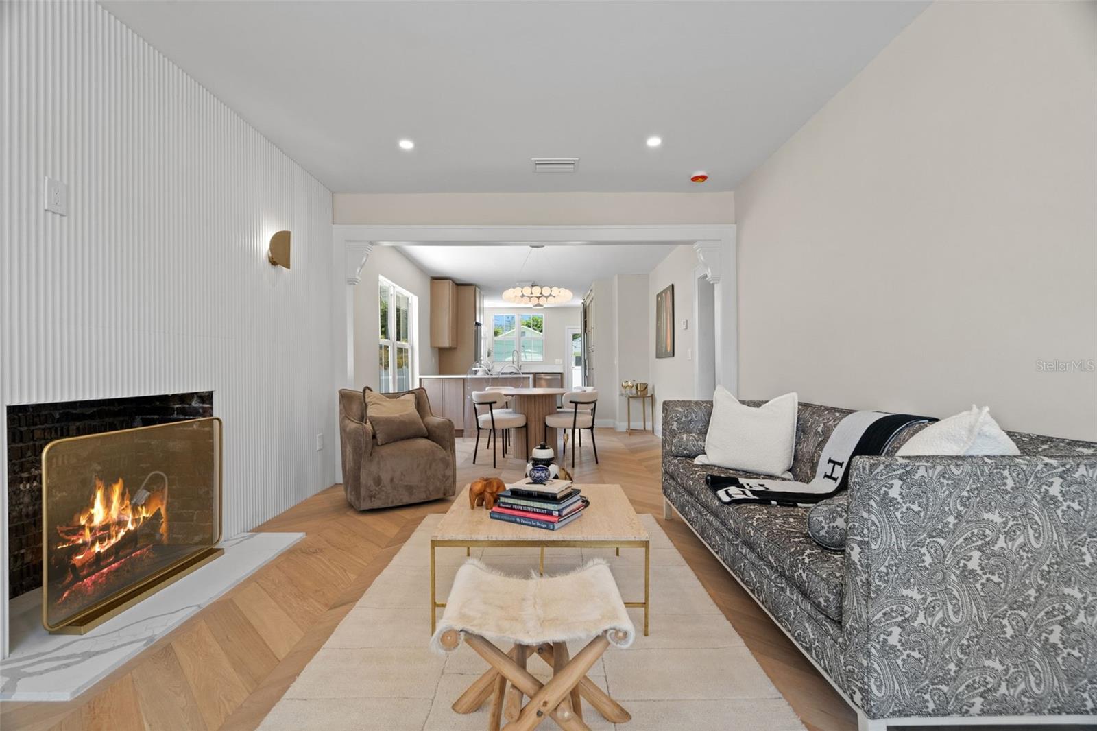 Listing photo id 7 for 422 24th Street N
