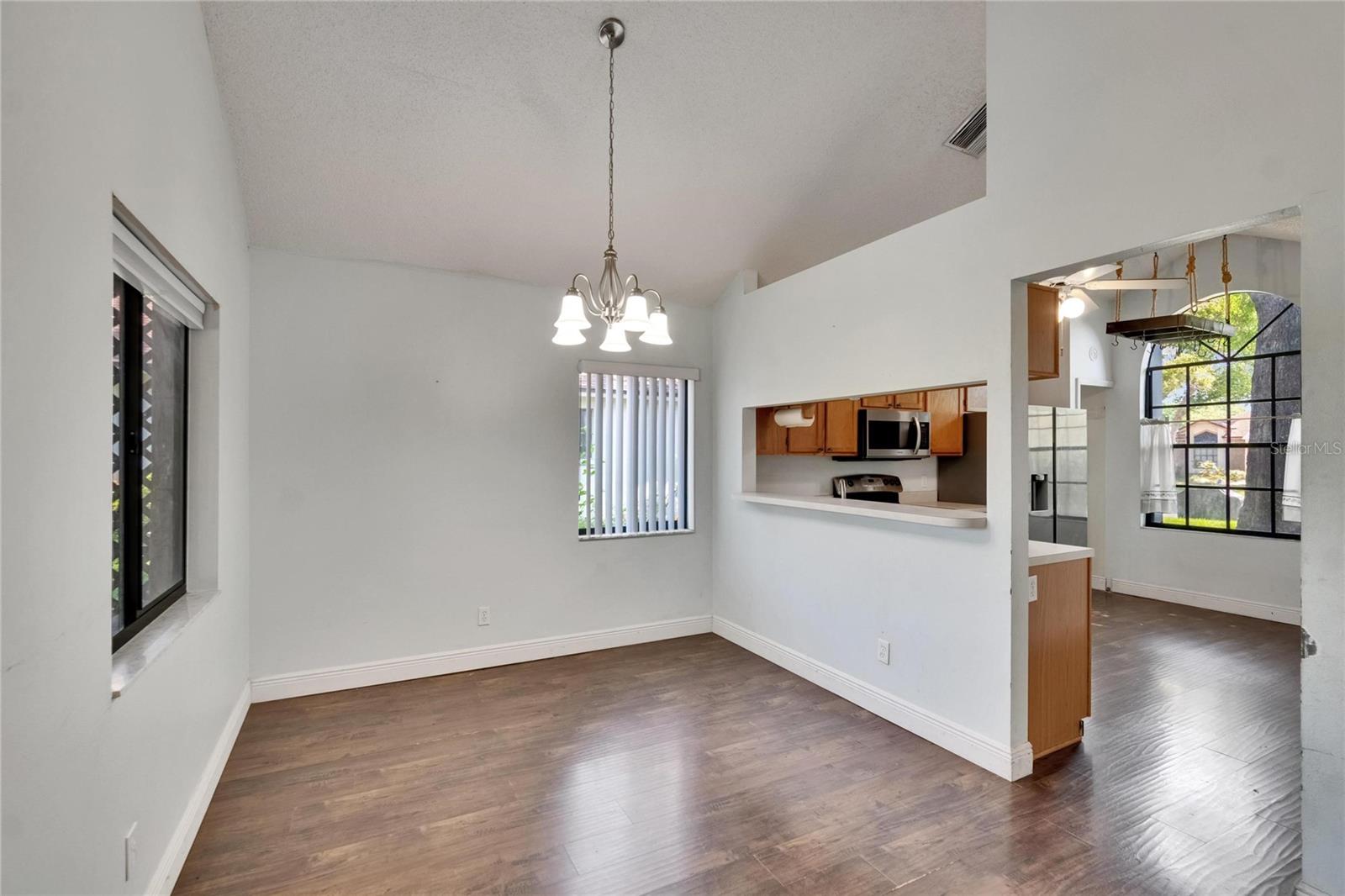 Image 12 of 87 For 4225 Barret Avenue