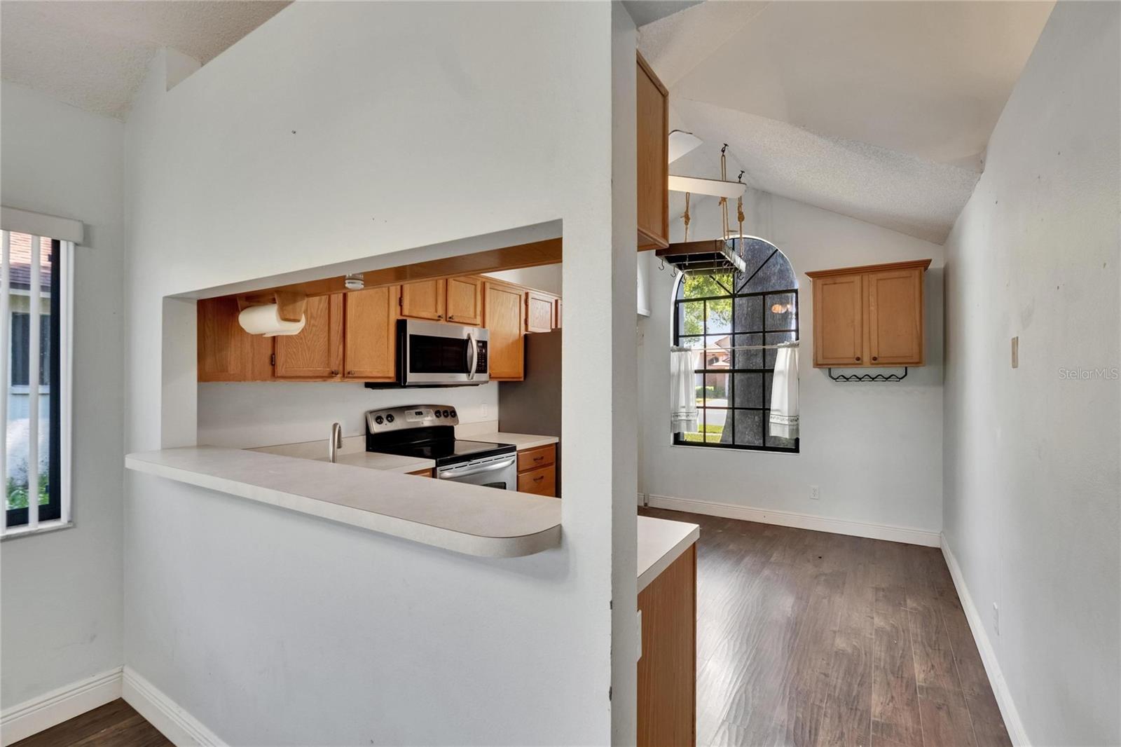 Image 15 of 87 For 4225 Barret Avenue