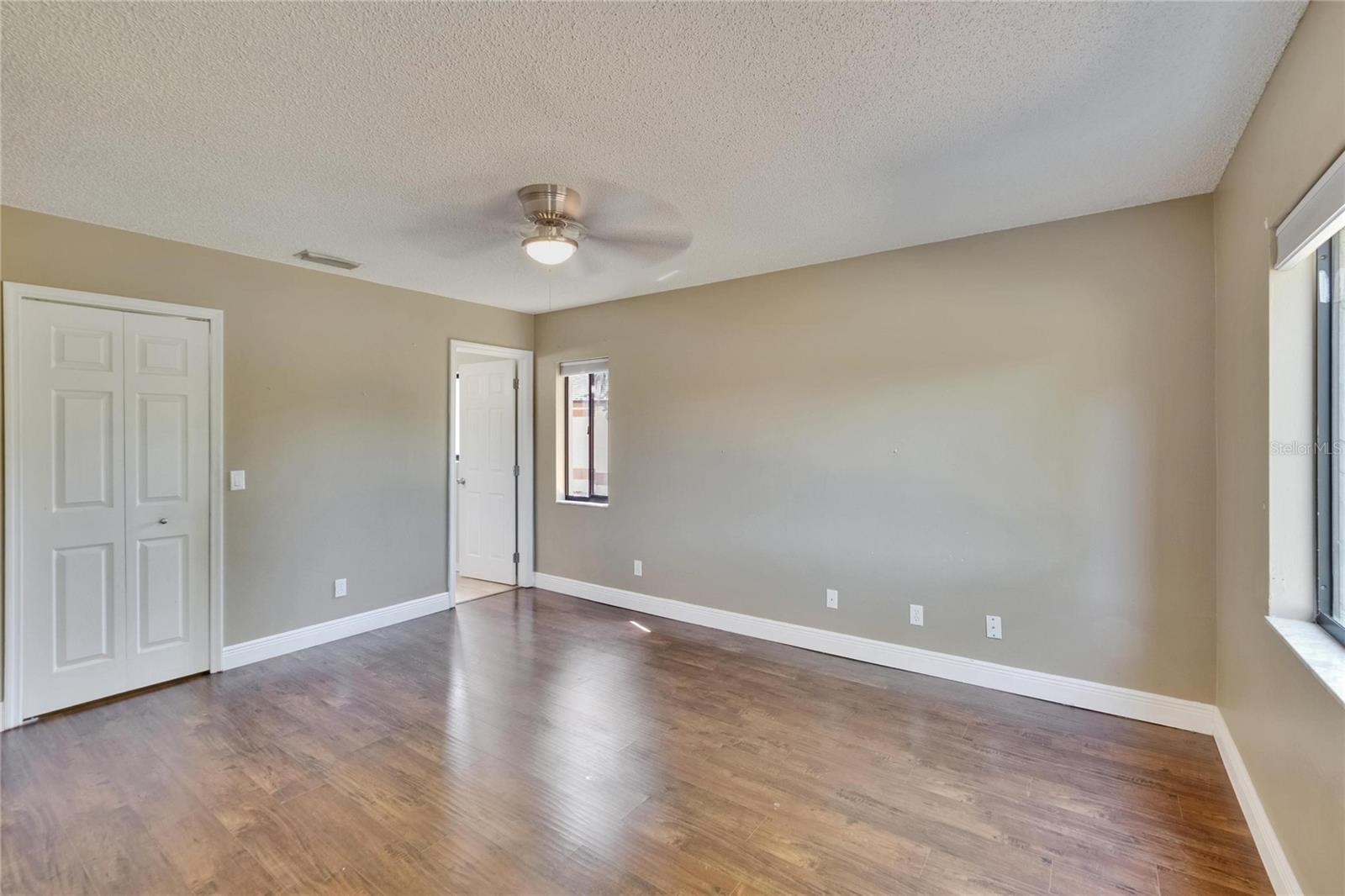 Image 22 of 87 For 4225 Barret Avenue