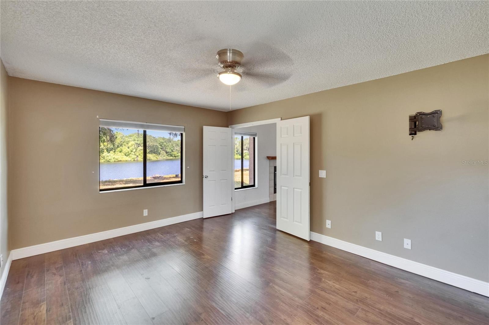 Image 24 of 87 For 4225 Barret Avenue