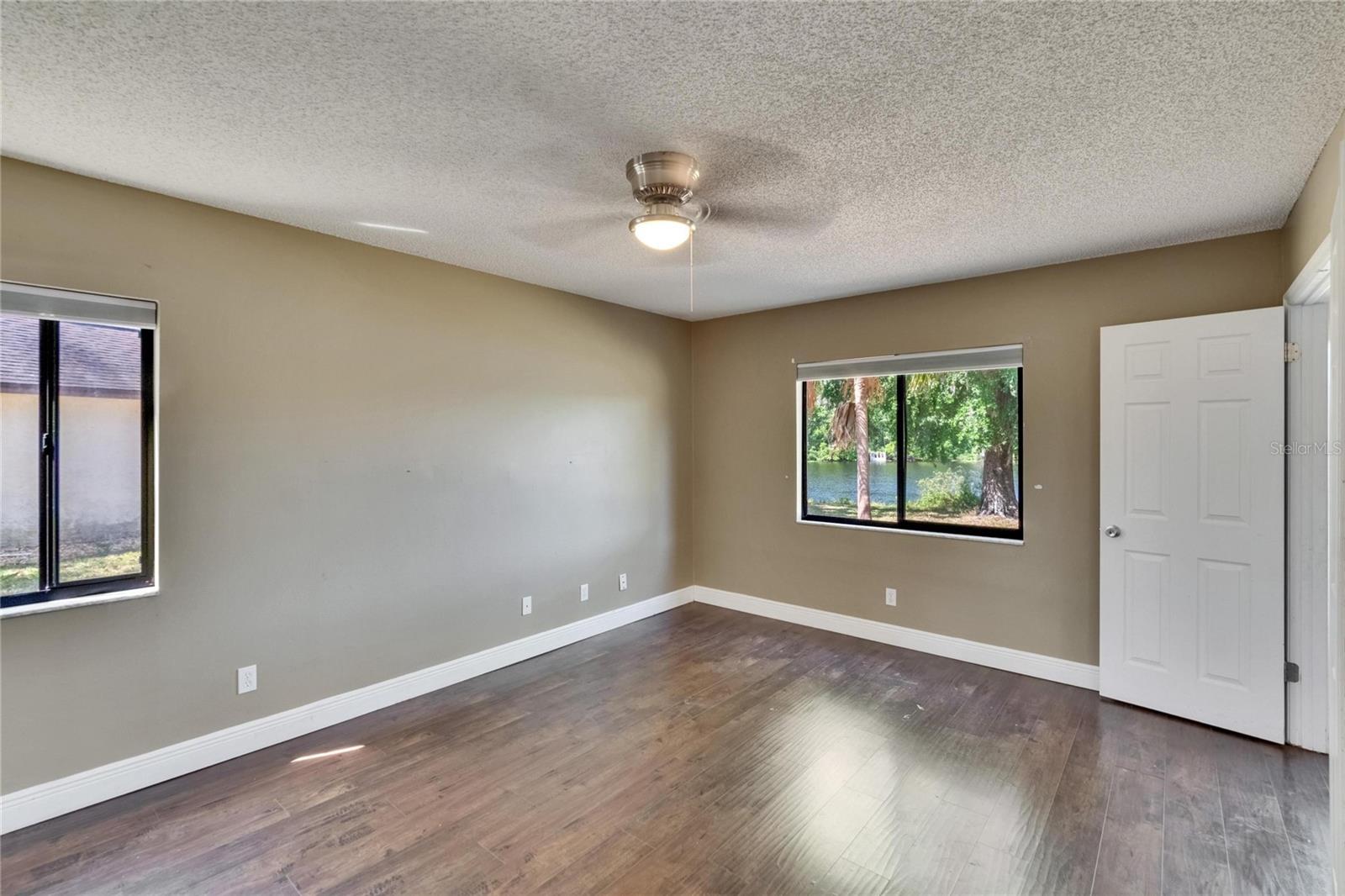 Image 25 of 87 For 4225 Barret Avenue