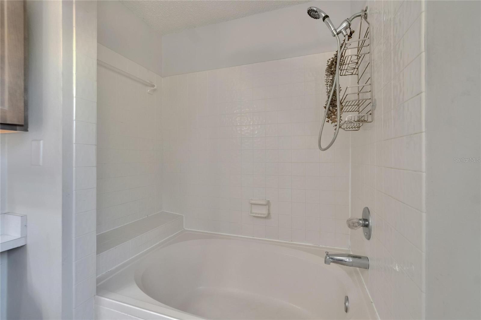 Image 28 of 87 For 4225 Barret Avenue