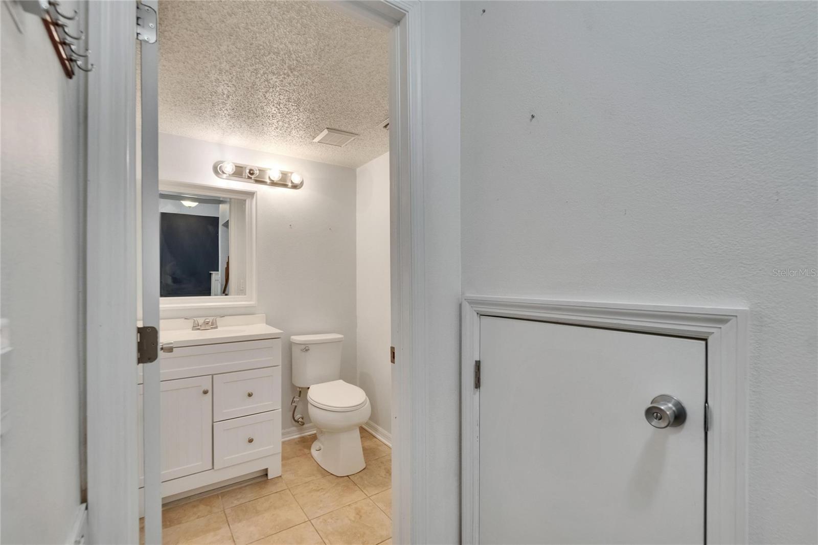 Image 30 of 87 For 4225 Barret Avenue