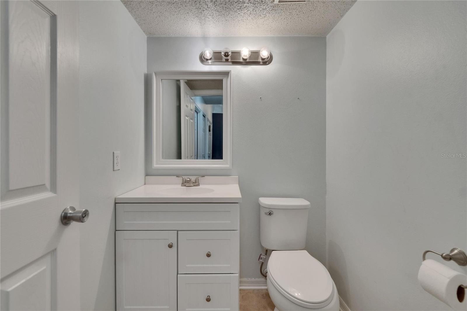 Image 34 of 87 For 4225 Barret Avenue