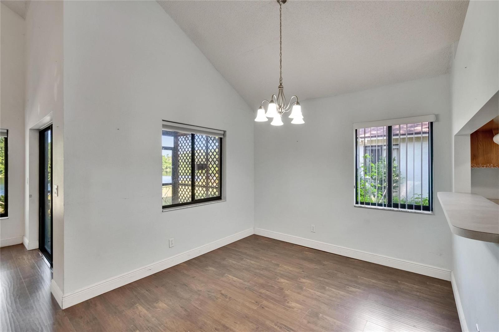 Image 42 of 87 For 4225 Barret Avenue
