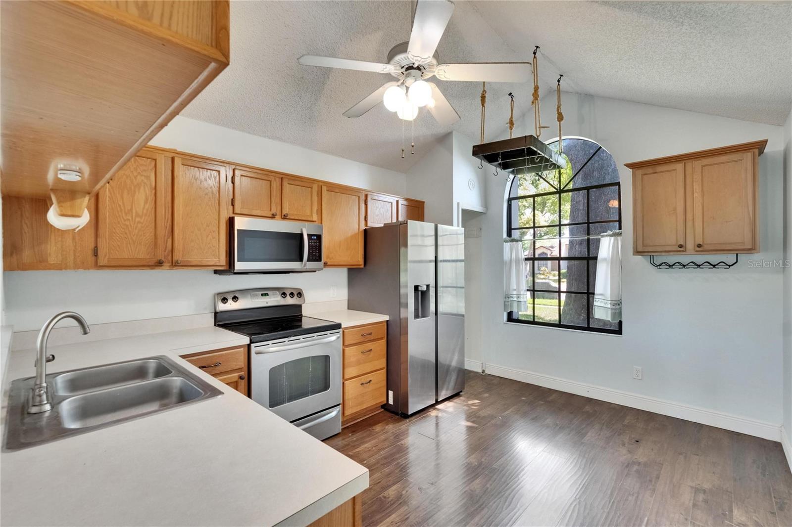 Image 45 of 87 For 4225 Barret Avenue