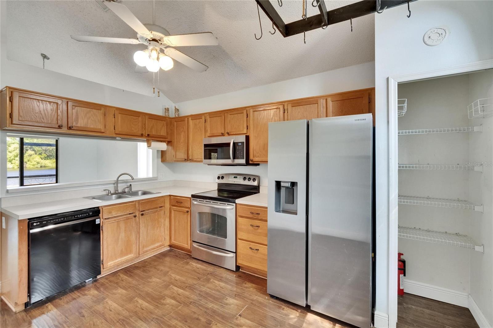 Image 47 of 87 For 4225 Barret Avenue