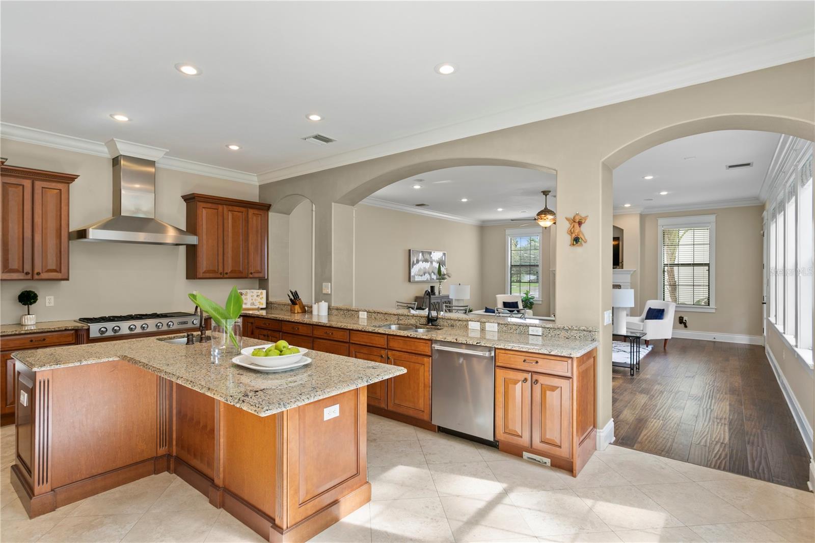 Image 12 of 47 For 601 Bosphorous Avenue