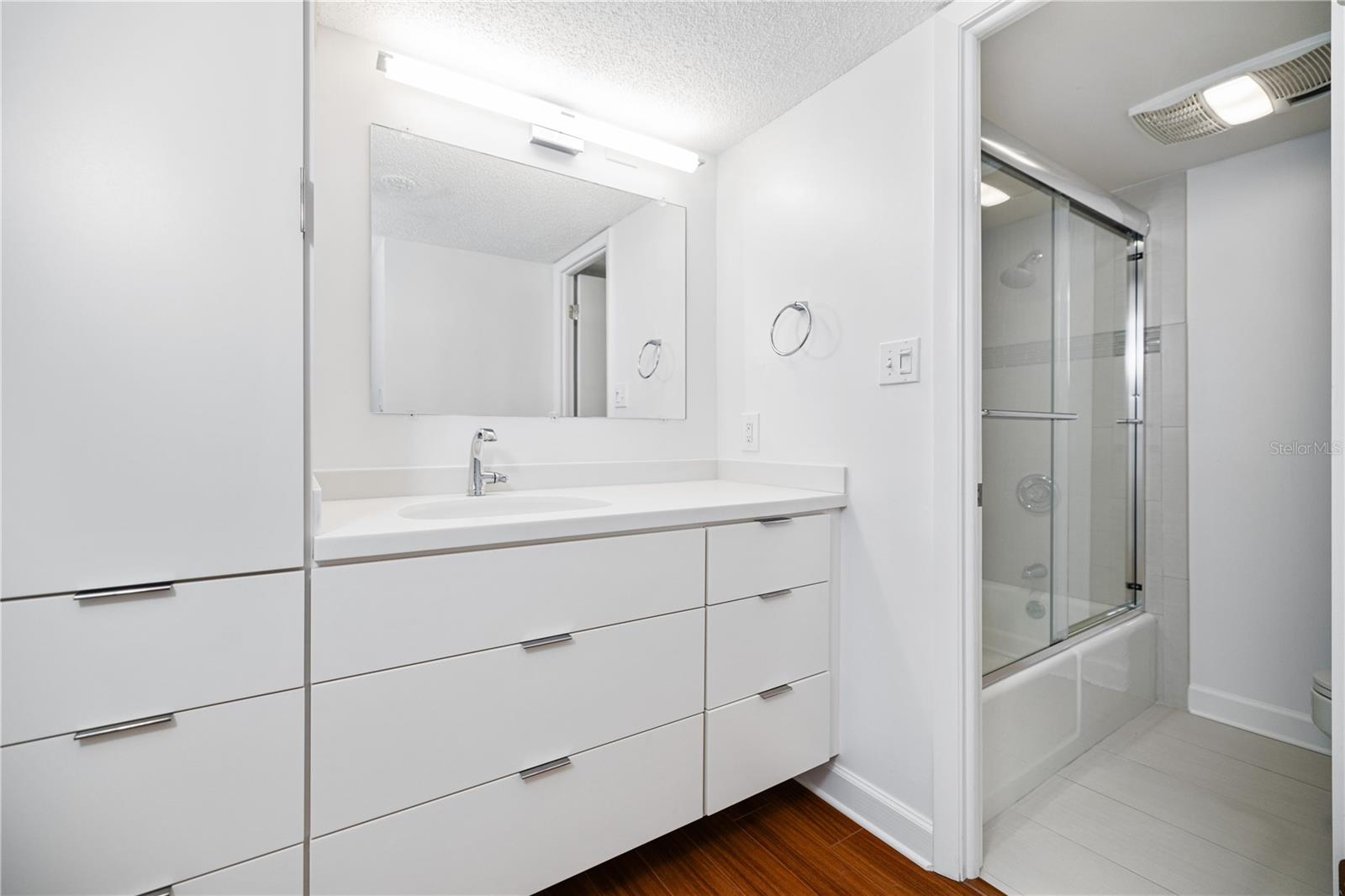 Image 24 of 33 For 2611 Bayshore Boulevard 1201