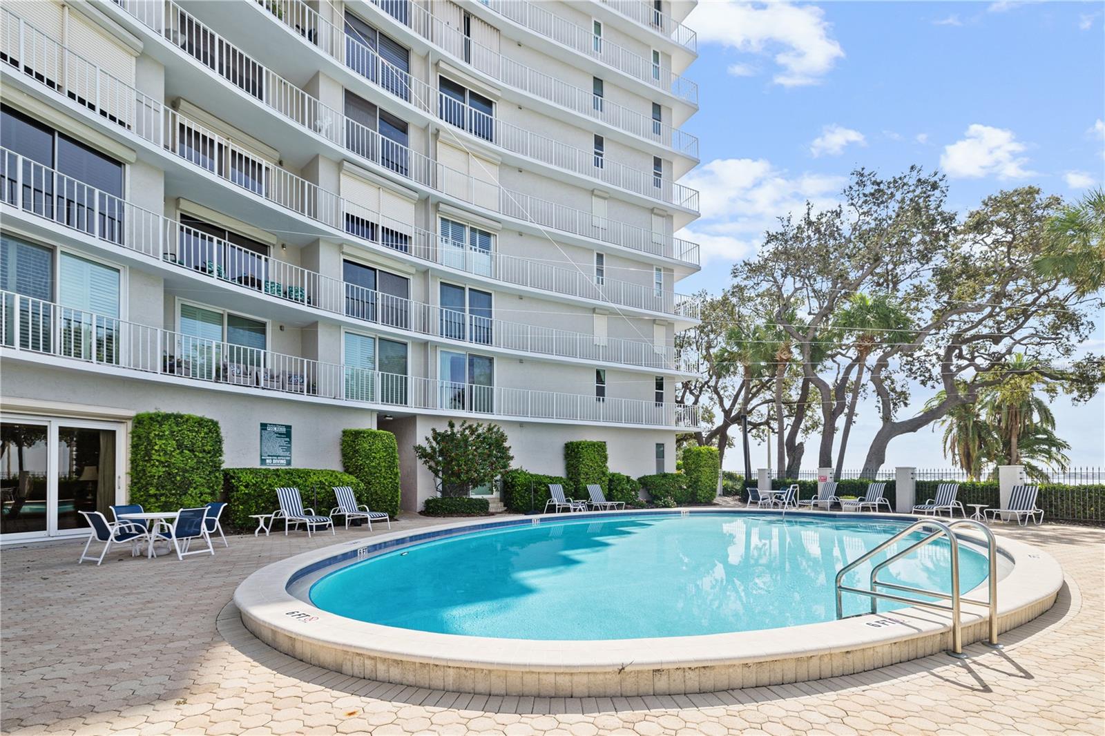 Image 29 of 33 For 2611 Bayshore Boulevard 1201