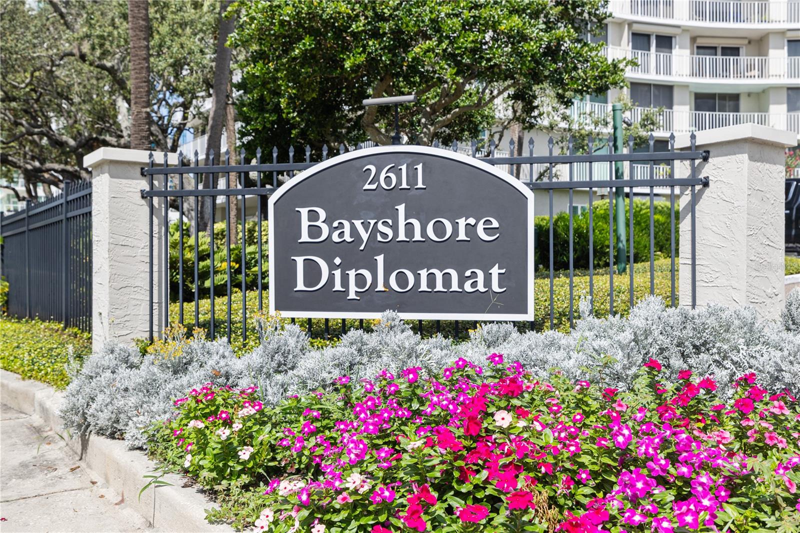 Image 31 of 33 For 2611 Bayshore Boulevard 1201