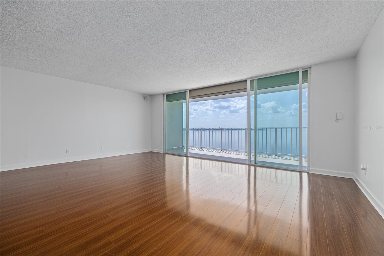 Image 4 of 33 For 2611 Bayshore Boulevard 1201