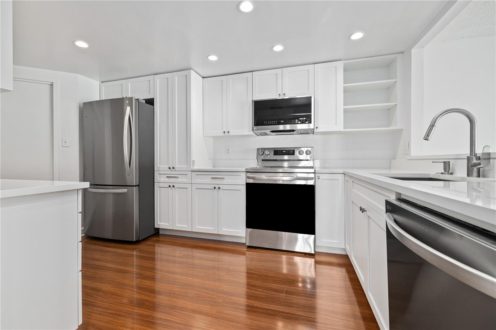Image 5 of 33 For 2611 Bayshore Boulevard 1201