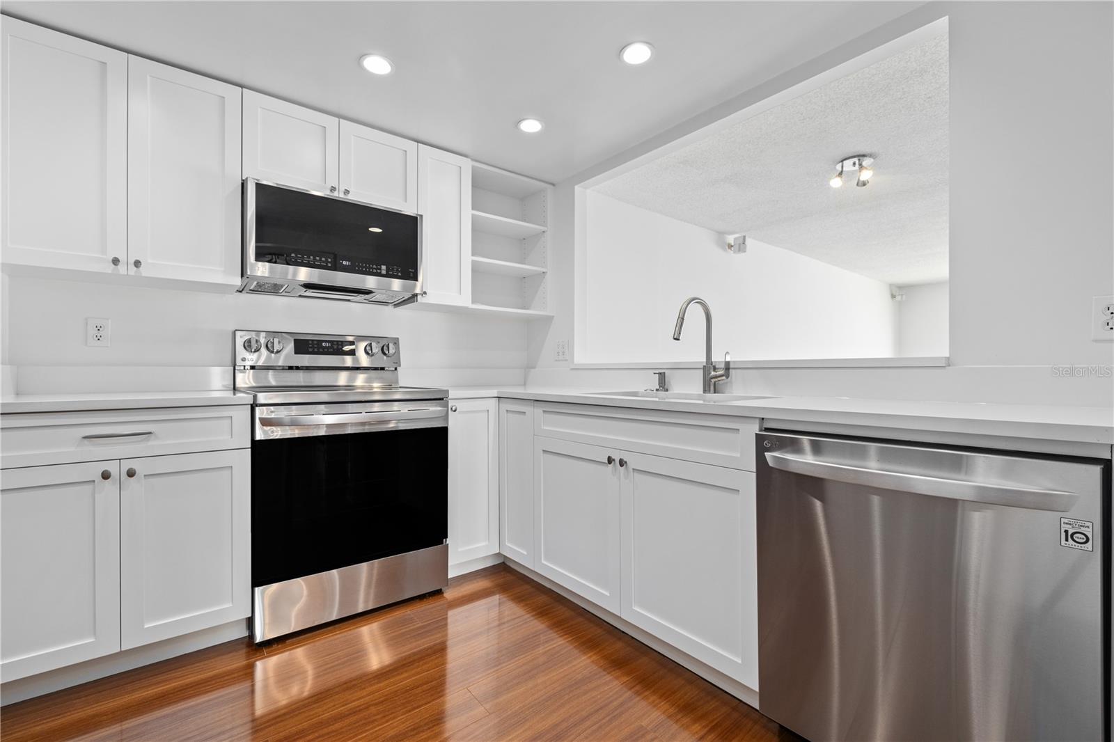 Image 6 of 33 For 2611 Bayshore Boulevard 1201