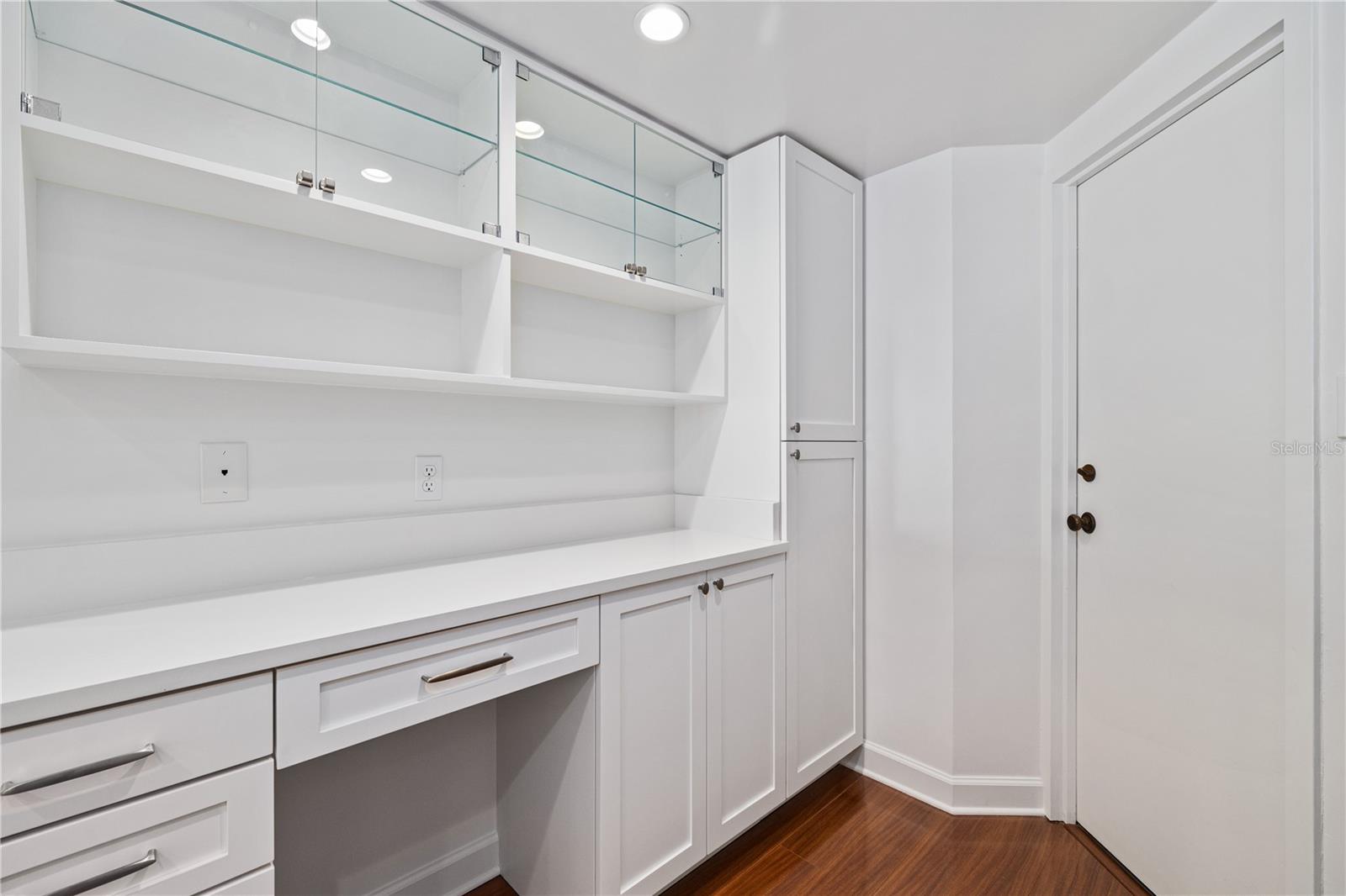 Image 7 of 33 For 2611 Bayshore Boulevard 1201