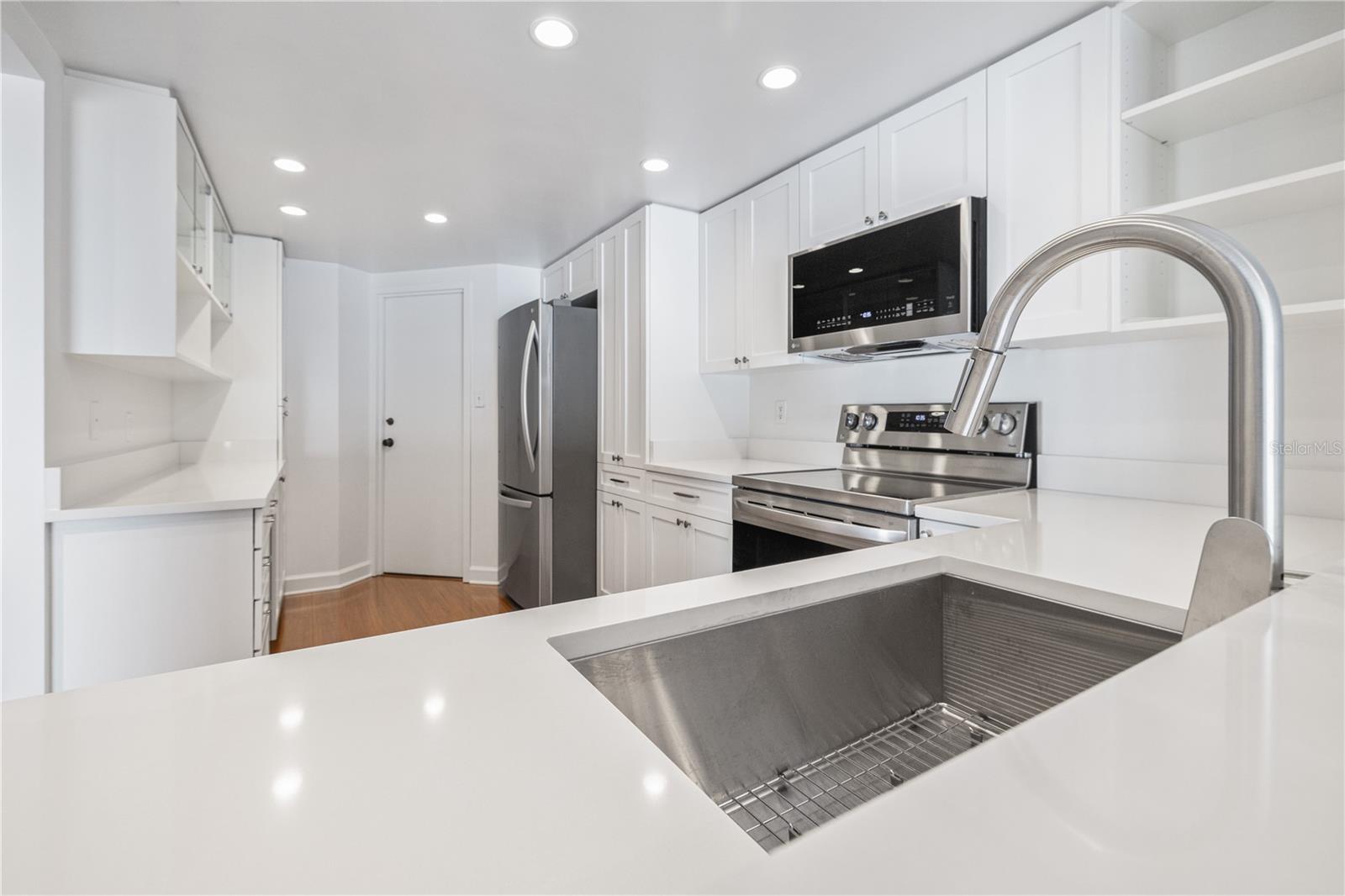 Image 8 of 33 For 2611 Bayshore Boulevard 1201