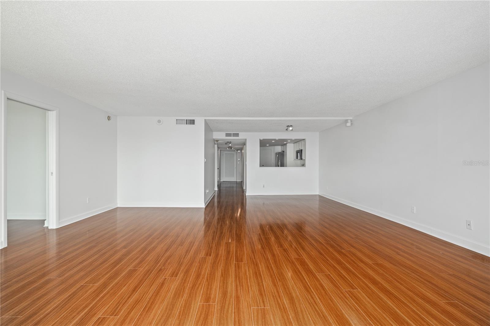 Image 9 of 33 For 2611 Bayshore Boulevard 1201