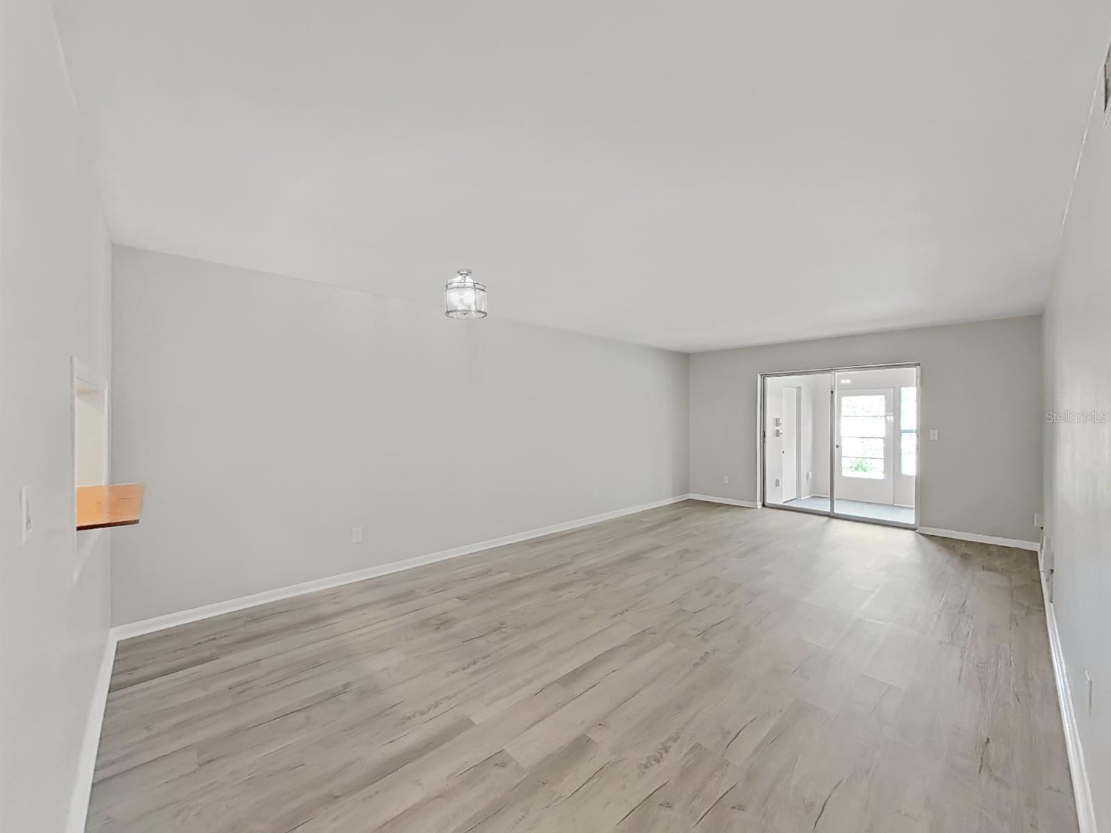 Image 11 of 25 For 100 Glennes Lane 108