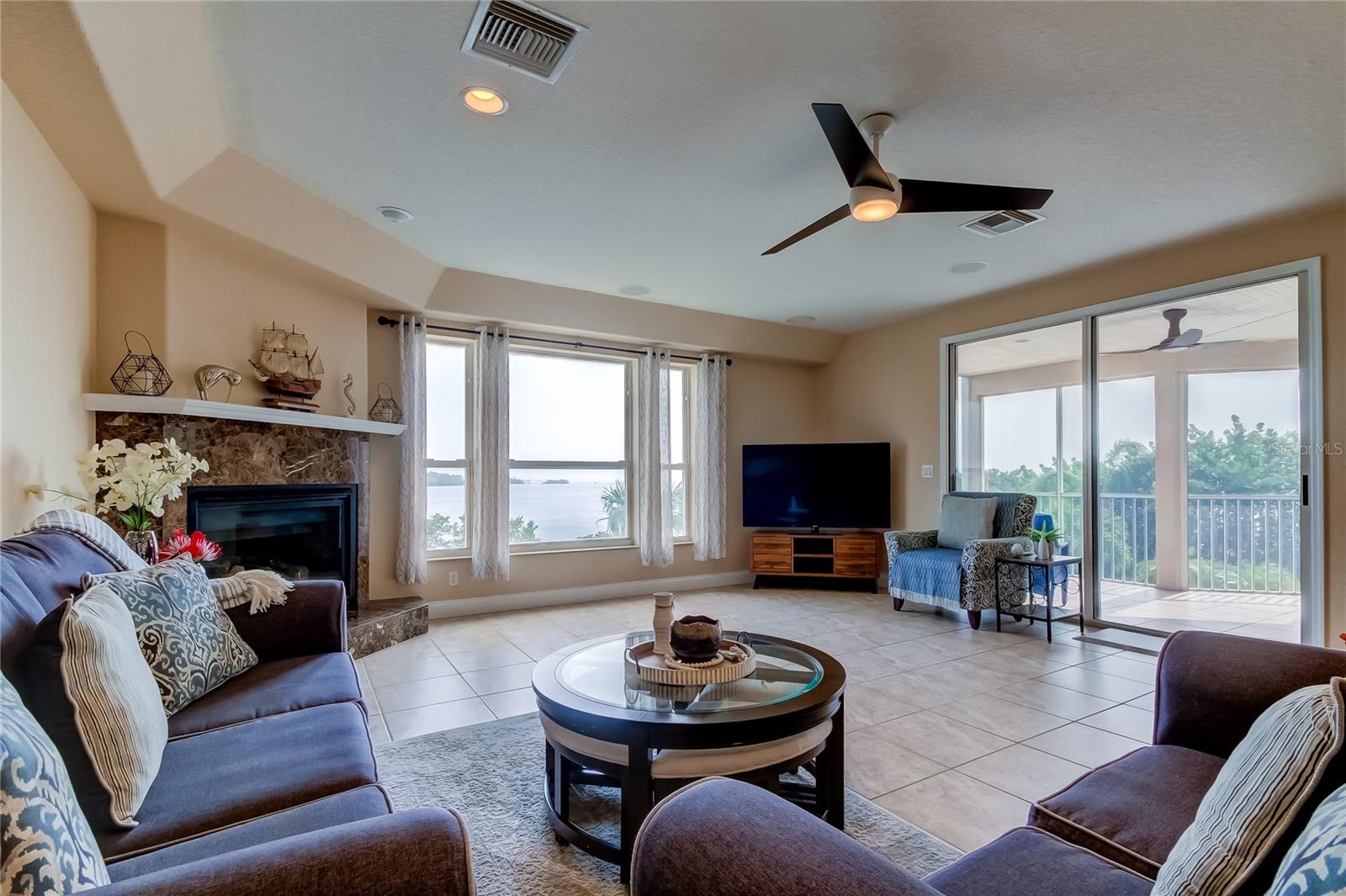 Image 13 of 77 For 1661 Sea Breeze Drive
