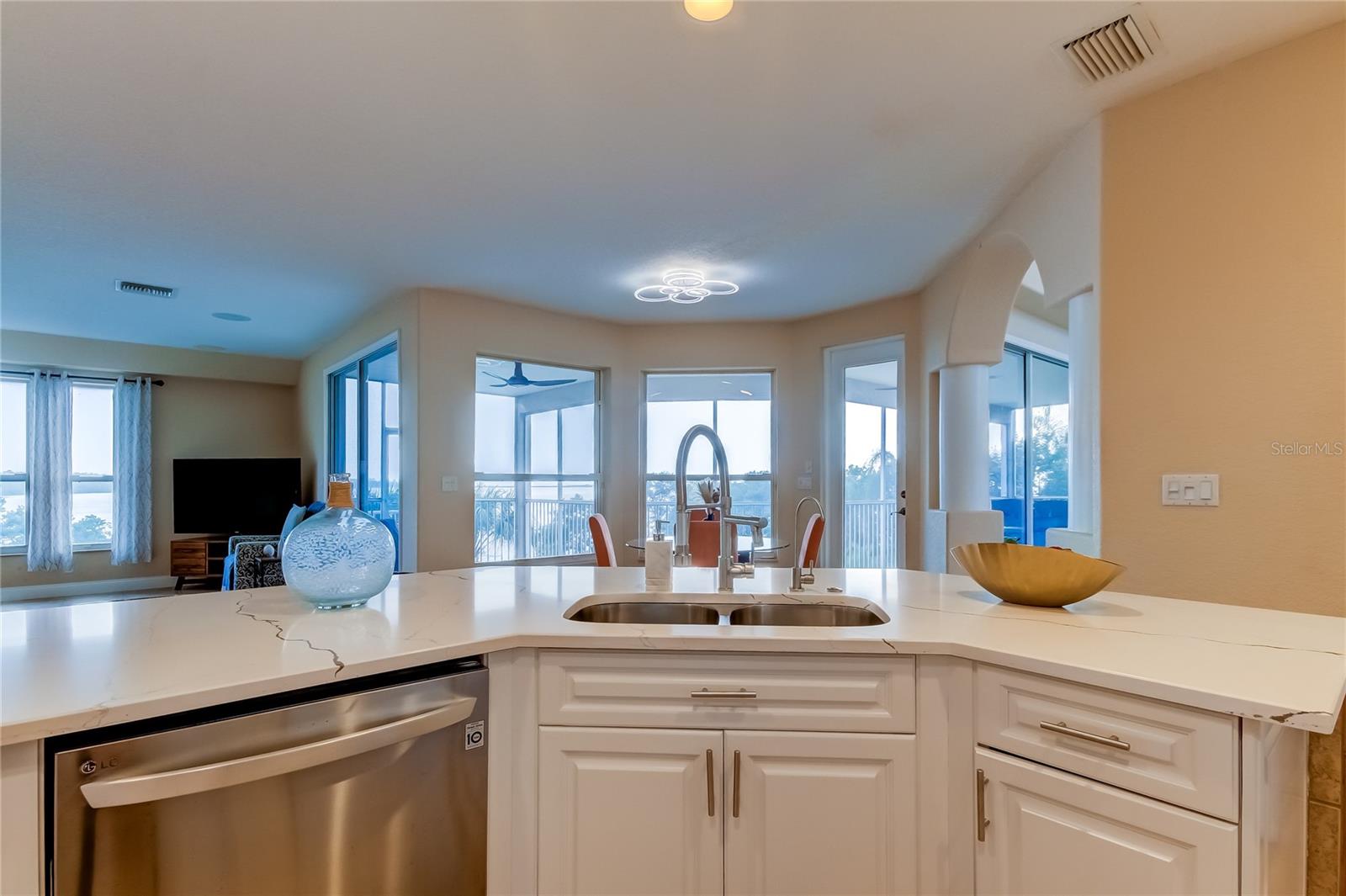 Image 18 of 77 For 1661 Sea Breeze Drive