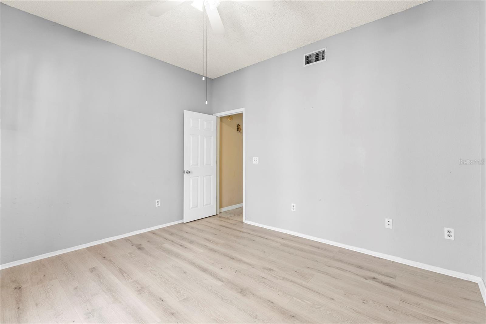 Image 26 of 67 For 11503 Whispering Hollow Drive