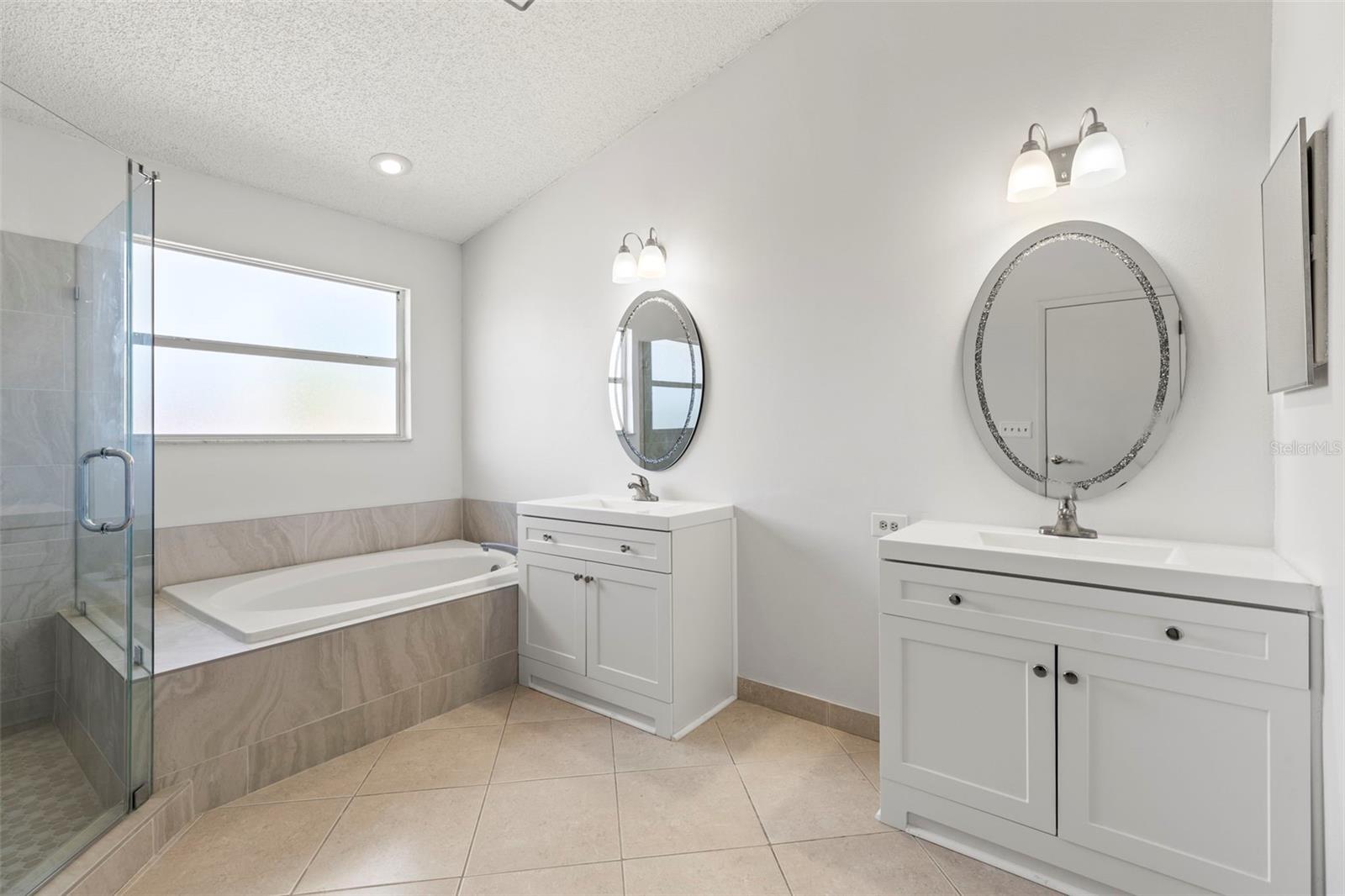 Image 36 of 67 For 11503 Whispering Hollow Drive