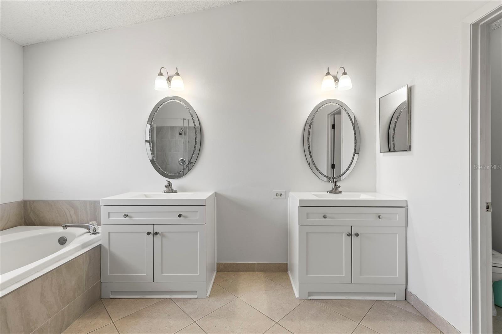 Image 38 of 67 For 11503 Whispering Hollow Drive