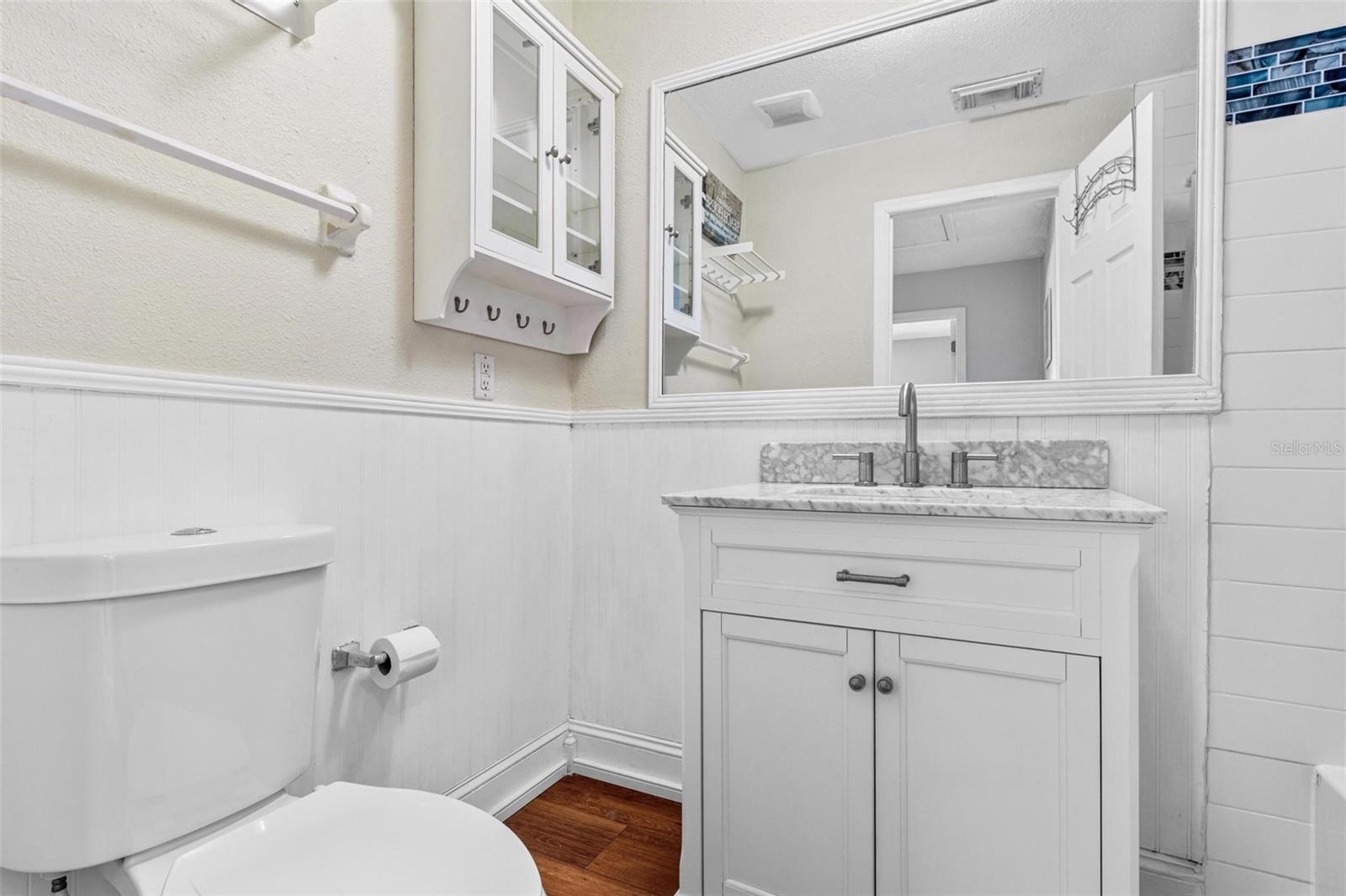 Listing photo id 11 for 1813 Bough Avenue B