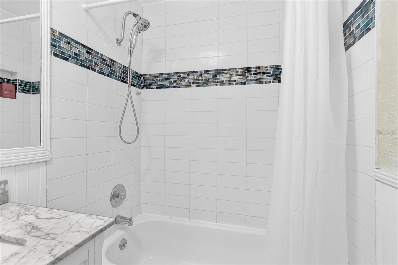 Listing photo id 12 for 1813 Bough Avenue B