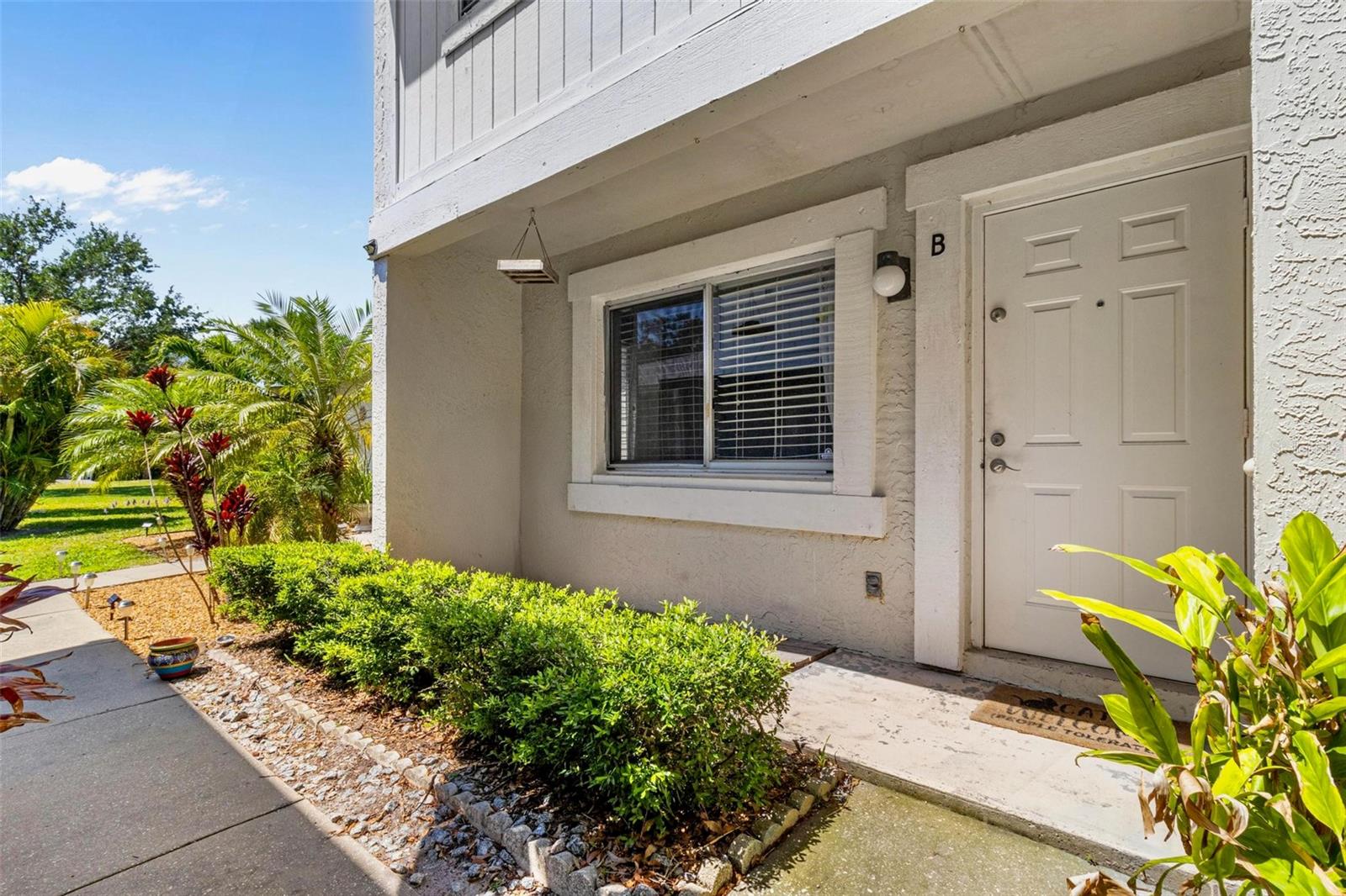 Listing photo id 1 for 1813 Bough Avenue B