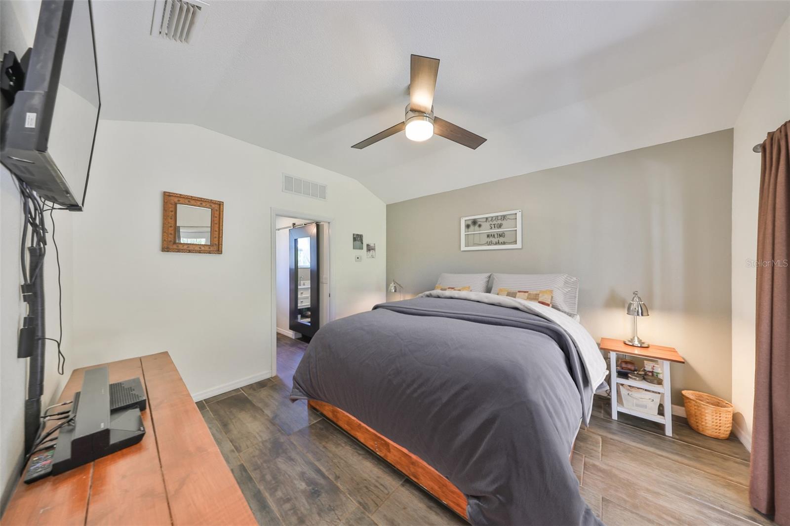 Image 20 of 68 For 10824 Palmetto Street